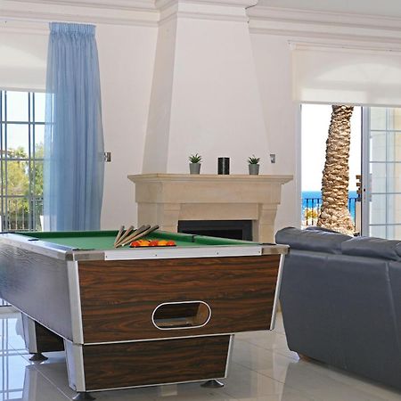 Villa Oceania - Beachfront Paralimni Exteriör bild